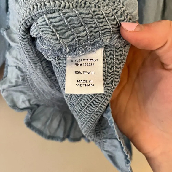 Story On Womens Blue Blouse Large Chambray Ruffled Pleated Smocked Puff Sleeve - Picture 9 of 11